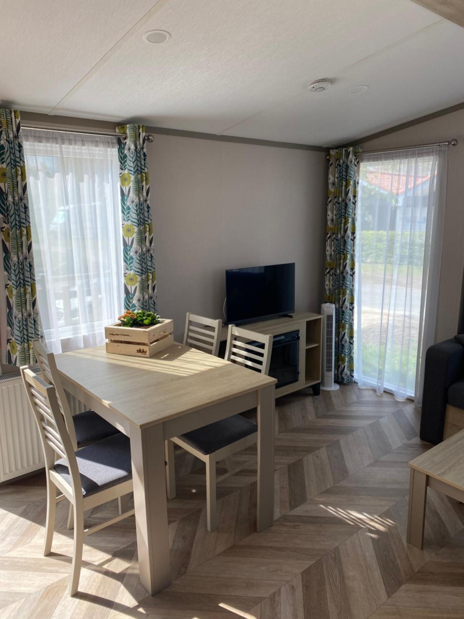 4 Persoons Chalet Hz 21 Lauwersoog Buitenkant foto